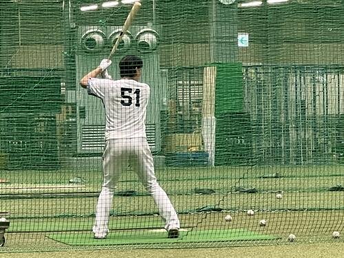 秋季練習で新フォームにトライする西武西川(撮影･金子真仁)