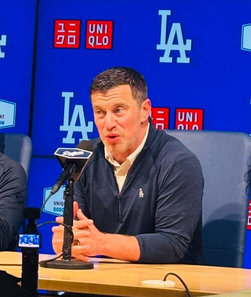 ドジャースタジアムでシーズン総括の会見を行ったフリードマン編成本部長