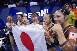 世界体操女子団体で銅メダルを獲得し、28年ロス五輪出場枠を獲得した女子日本代表(AP)