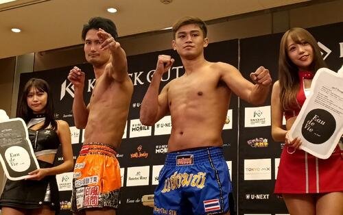 “レジェンド”セーンマニー(中央右)と戦う重森陽太(中央左)