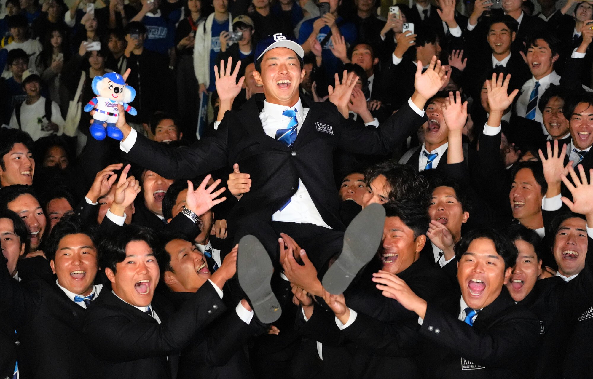 ドラフト会議で中日から1位指名を受けた近大の宮原廉