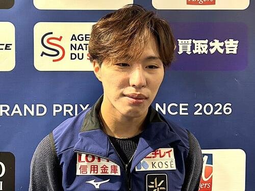 グランプリ(GP)シリーズ第1戦フランス大会の公式練習後に取材に応じる三浦佳生(撮影･松本愛香通信員)