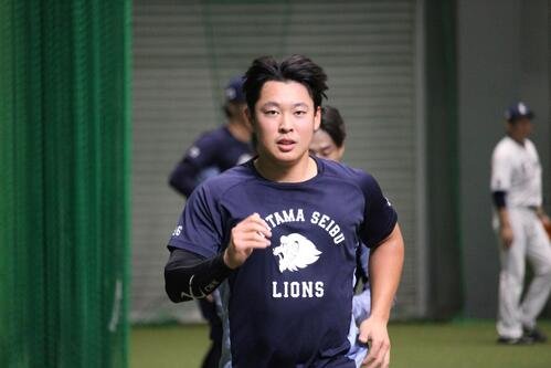 背筋を伸ばして走り込む西武山田陽翔(撮影･金子真仁)