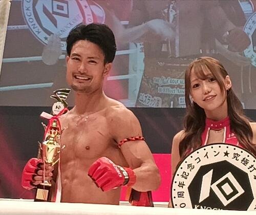 セーンマニーに勝利した重森陽太(左)
