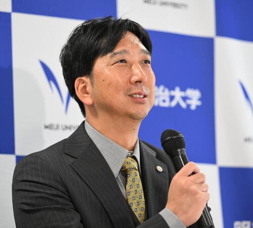 阪神ドラフト1位の明大･榊原七斗の指名あいさつを終え会見する藤川球児監督(撮影･滝沢徹郎)