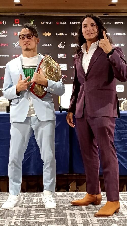 ノア両国国技館大会でのGHCナショナル王座戦で激突する王者の丸藤正道(左)と挑戦者ルイス･マンテ