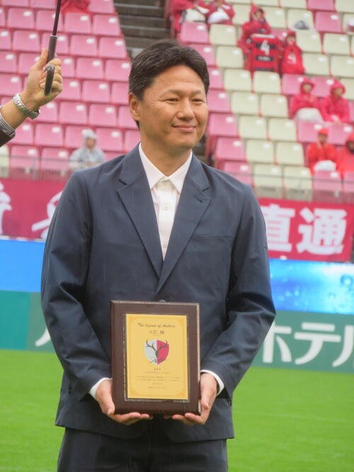 鹿島アントラーズの功労賞を受賞したU－21日本代表の大岩剛監督