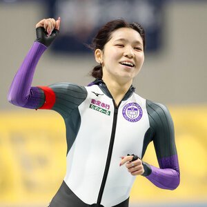 女子1500メートル、競技を終えガッツポーズする野明花菜