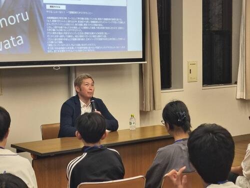 阪神近本が理事を務める一般社団法人｢LINK UP｣らが行う｢一歩踏み出す勇気　未来につなぐプロジェクト｣に参加した阪神岩田稔コミュニティアンバサダー(撮影･林英樹)