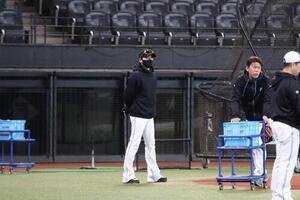 秋季練習にサプライズ登場した日本ハム新庄剛志監督