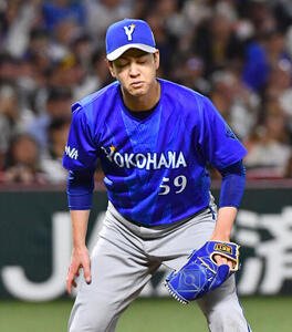 ソフトバンク対DeNA 4回裏ソフトバンク2死一、二塁、山本祐大に同点の2点適時三塁打を打たれた平良拳太郎(撮影･岩下翔太)