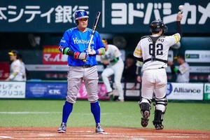 ソフトバンク対DeNA 1回表DeNA2死二塁、見逃し三振に倒れた筒香嘉智(撮影･江口和貴)