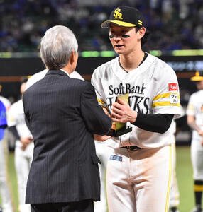 日本シリーズの最高殊勲選手賞を受賞したソフトバンク正木智也(撮影･岩下翔太)