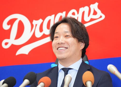 契約交渉を終え会見する柳裕也(撮影･森本幸一)