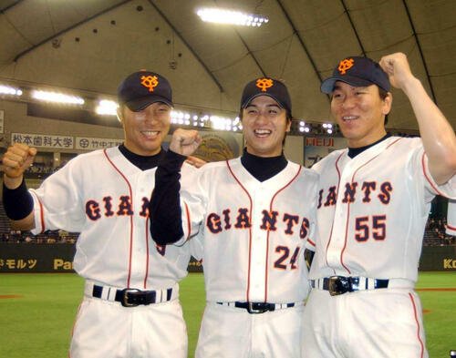 お立ち台で笑顔の左から清水隆行氏、高橋由伸氏、松井秀喜氏(2002年撮影)