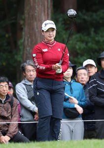 2番、グリーンを見つめる小祝さくら(撮影･増田悦実)