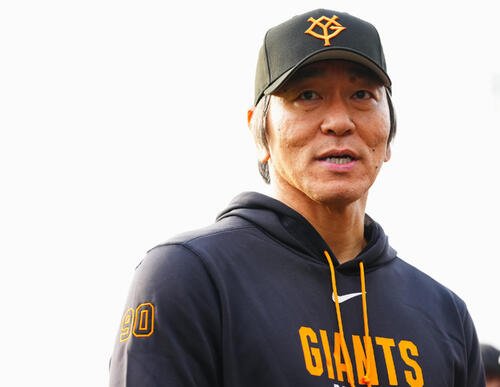 囲み取材を行う巨人松井秀喜監督(撮影･垰建太)