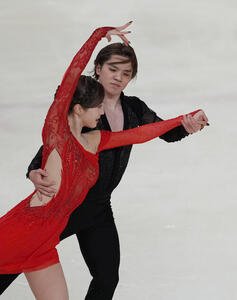 アイスダンスデビュー戦でリズムダンスの演技を披露する本田真凜、宇野昌磨組(撮影･小沢裕)