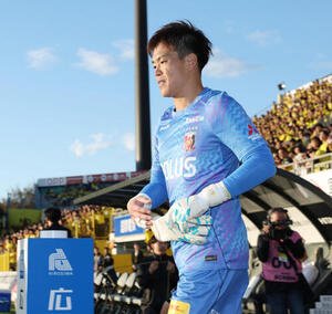 柏対浦和　遠藤保仁氏に並ぶJ1最多672試合目に出場する浦和GK西川周作(撮影･宮地輝)