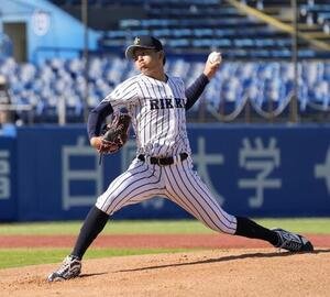 立大対明大　力投する先発の立大･田中優飛(撮影･小島史椰)